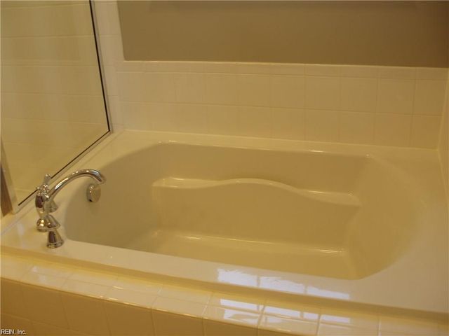 323 Michael Selby DR, Hampton, VA 23666