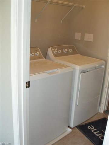 323 Michael Selby DR, Hampton, VA 23666