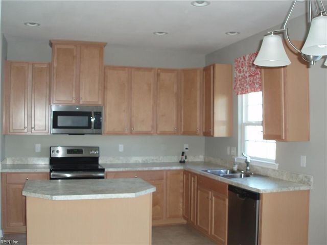 323 Michael Selby DR, Hampton, VA 23666