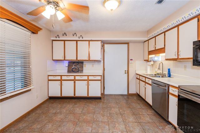 6686 Oakwood Lane, Dayton, OH 45424