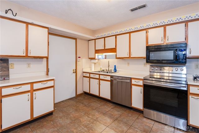 6686 Oakwood Lane, Dayton, OH 45424