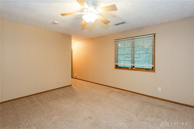 6686 Oakwood Lane, Dayton, OH 45424