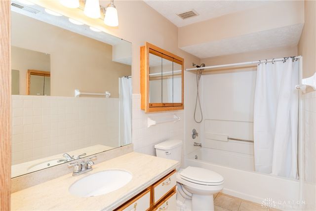 6686 Oakwood Lane, Dayton, OH 45424