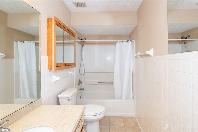 6686 Oakwood Lane, Dayton, OH 45424