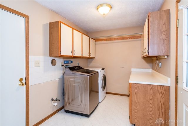 6686 Oakwood Lane, Dayton, OH 45424