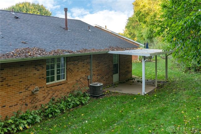 6686 Oakwood Lane, Dayton, OH 45424