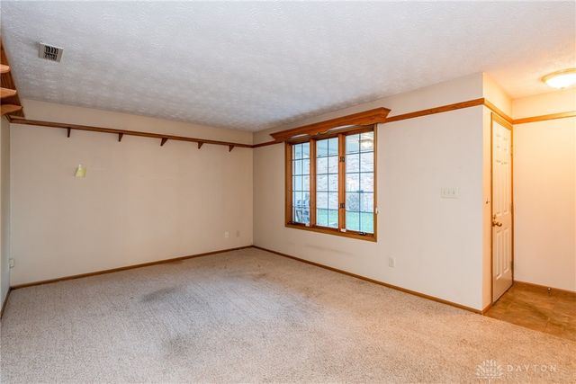 6686 Oakwood Lane, Dayton, OH 45424