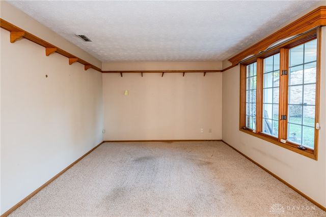 6686 Oakwood Lane, Dayton, OH 45424