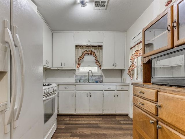 6021 NW 57th Street, Warr Acres, OK 73122
