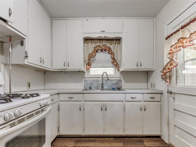 6021 NW 57th Street, Warr Acres, OK 73122