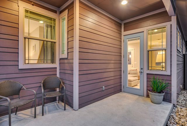 2206 Schriber ST B, Austin, TX 78704