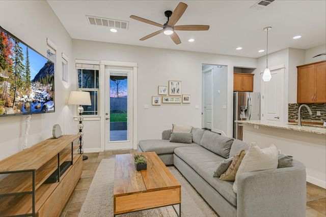 2206 Schriber ST B, Austin, TX 78704