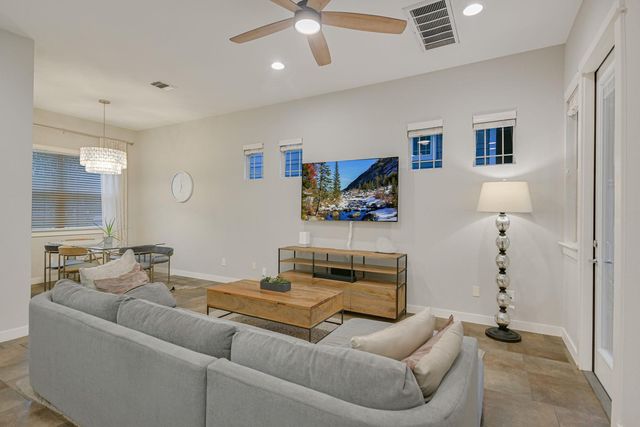 2206 Schriber ST B, Austin, TX 78704