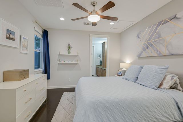 2206 Schriber ST B, Austin, TX 78704