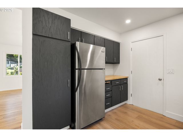 6472 Sw 46TH Pl, Portland, OR 97221