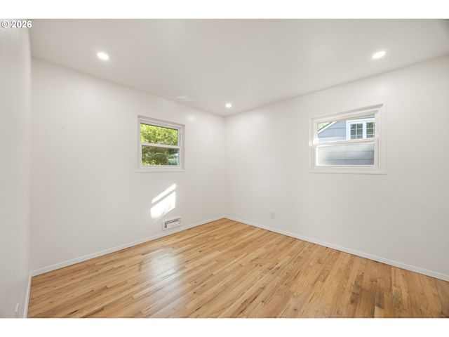 6472 Sw 46TH Pl, Portland, OR 97221