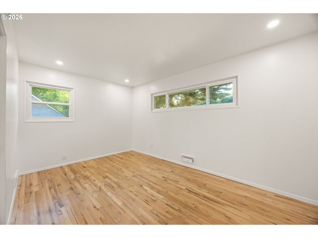 6472 Sw 46TH Pl, Portland, OR 97221