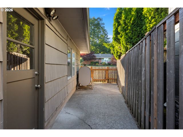 6472 Sw 46TH Pl, Portland, OR 97221