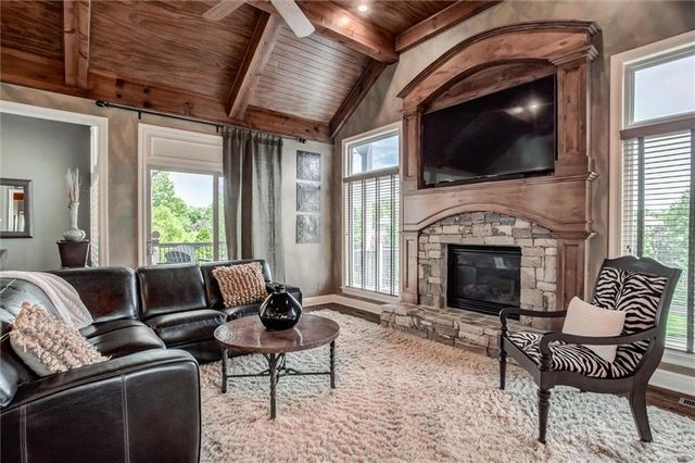 9321 W 156 Place, Overland Park, KS 66221