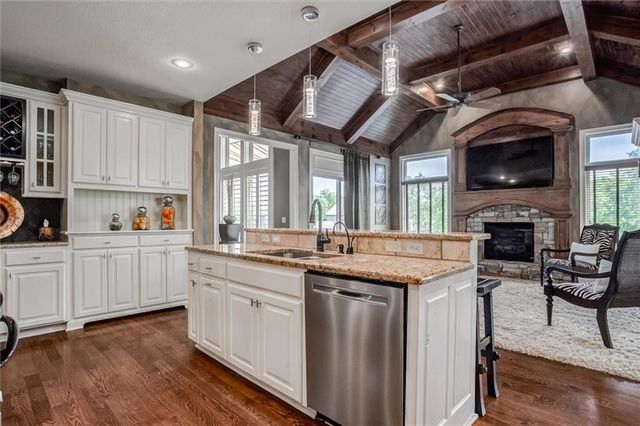 9321 W 156 Place, Overland Park, KS 66221