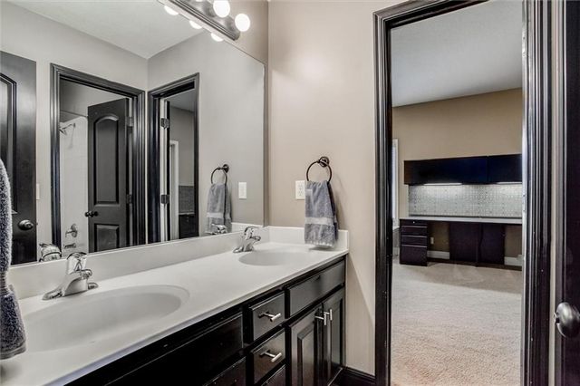 9321 W 156 Place, Overland Park, KS 66221