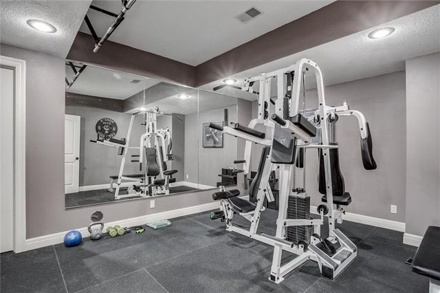 9321 W 156 Place, Overland Park, KS 66221