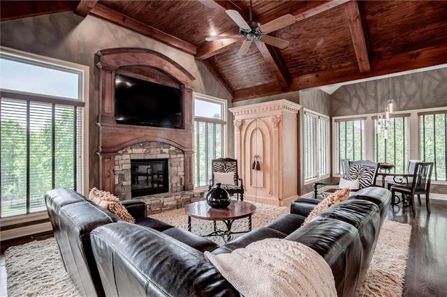 9321 W 156 Place, Overland Park, KS 66221