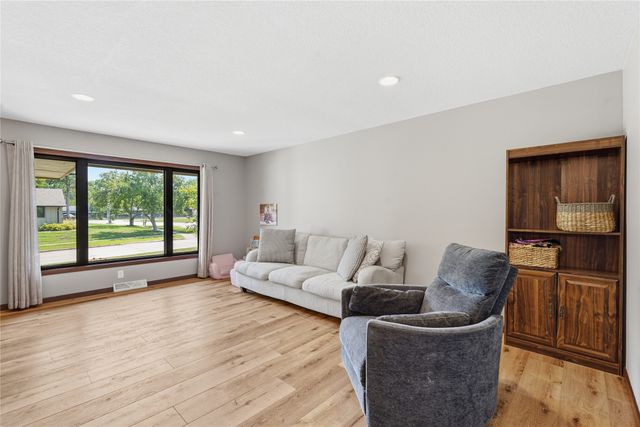 402 NW Sturbridge Street, Ankeny, IA 50023