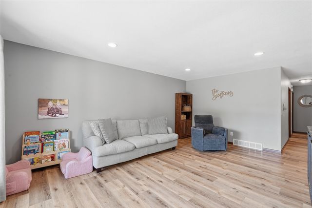 402 NW Sturbridge Street, Ankeny, IA 50023