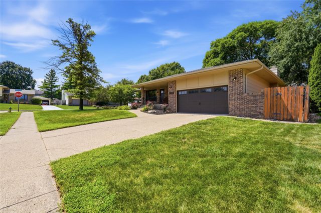 402 NW Sturbridge Street, Ankeny, IA 50023