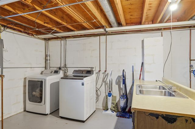 402 NW Sturbridge Street, Ankeny, IA 50023