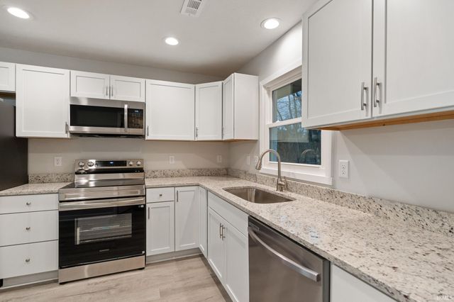 10159 Hodge Road, Clayton, IN 46118