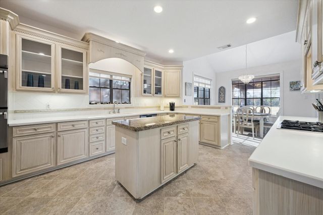 2410 Sawgrass Court, League City, TX 77573