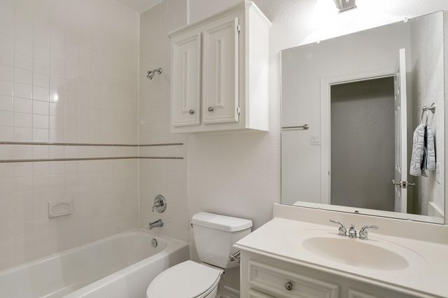 2410 Sawgrass Court, League City, TX 77573