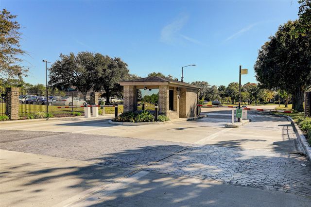 2410 Sawgrass Court, League City, TX 77573