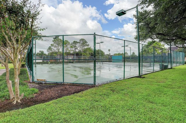 2410 Sawgrass Court, League City, TX 77573