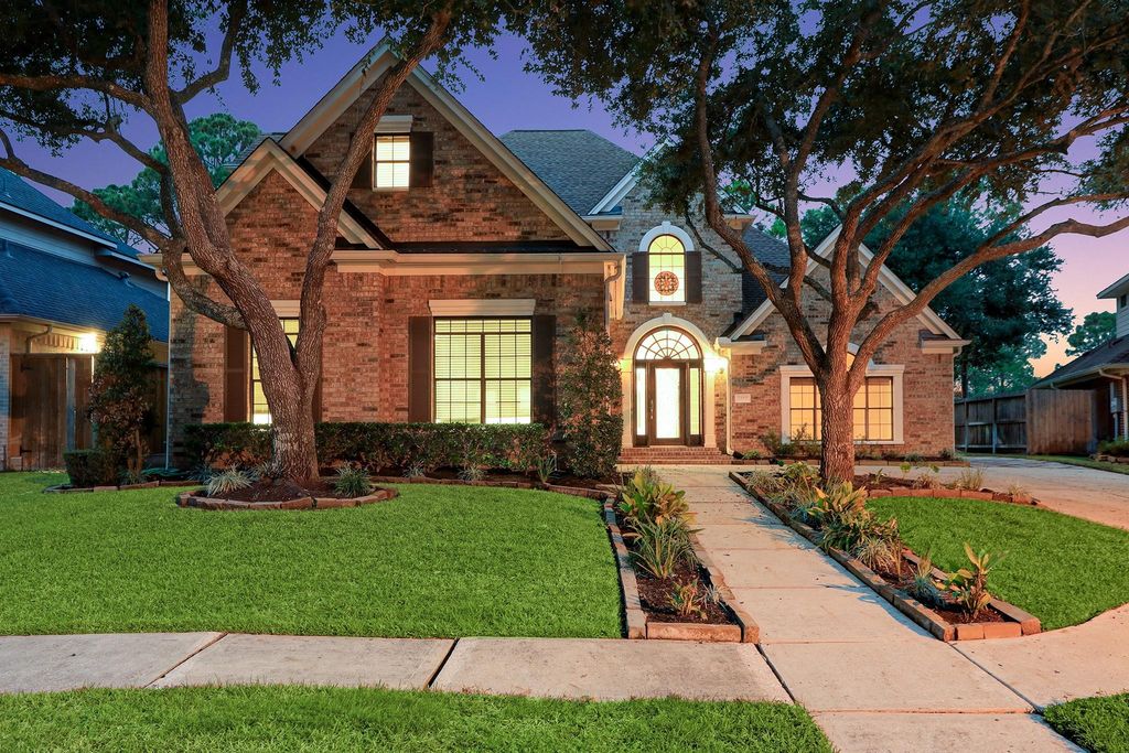 2410 Sawgrass Court, League City, TX 77573