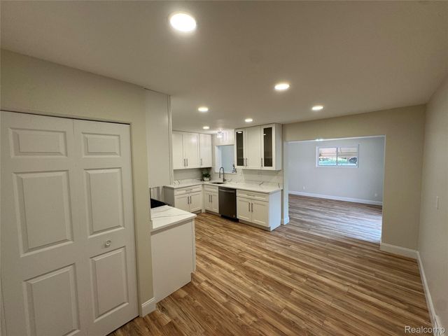 19980 Dorset Street, Southfield, MI 48075