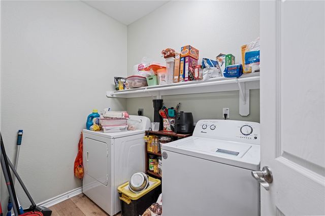 105 E Elm St, Taft, TX 78390