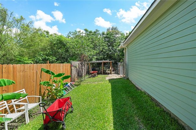 105 E Elm St, Taft, TX 78390