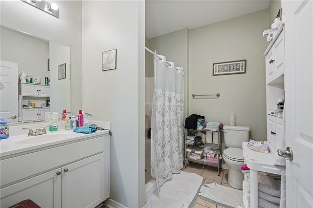 105 E Elm St, Taft, TX 78390