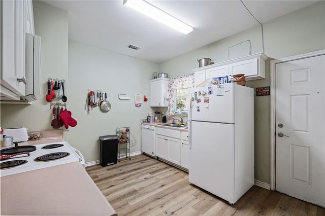 105 E Elm St, Taft, TX 78390