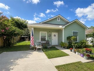 105 E Elm St, Taft, TX 78390