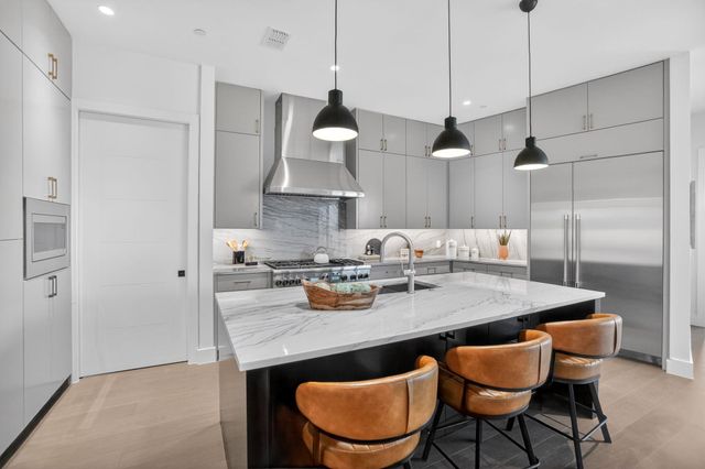 434 Brady LN, West Lake Hills, TX 78746