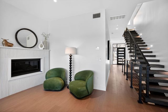 434 Brady LN, West Lake Hills, TX 78746