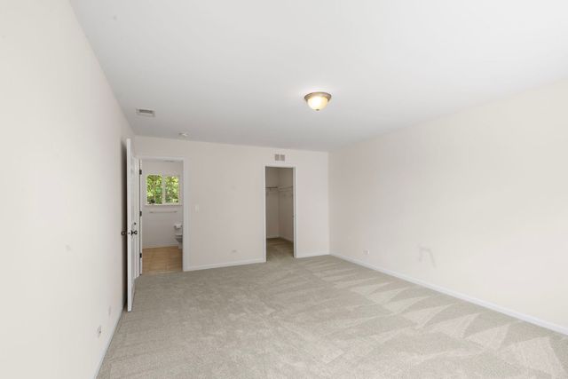 596 W Dalton Drive, Round Lake, IL 60073