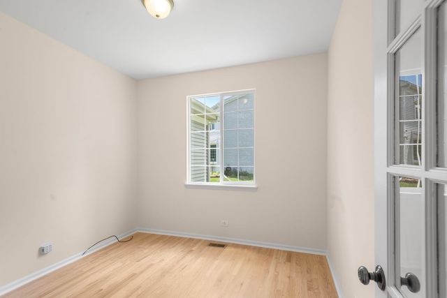 596 W Dalton Drive, Round Lake, IL 60073