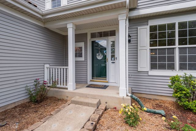 596 W Dalton Drive, Round Lake, IL 60073