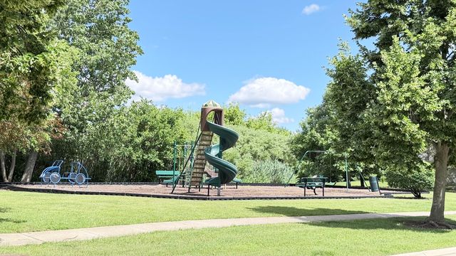 596 W Dalton Drive, Round Lake, IL 60073