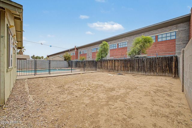8925 W MEADOWBROOK Avenue, Phoenix, AZ 85037